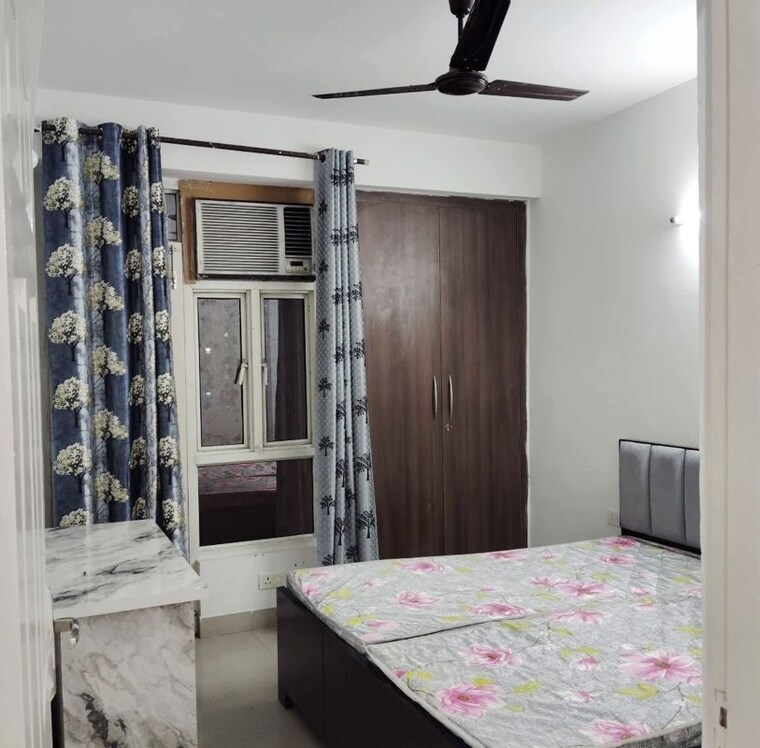 Bedroom, subhash nagar 3 Bedroom 130 Sq.Yd. Builder Floor In Subhash Nagar Delhi 10668492