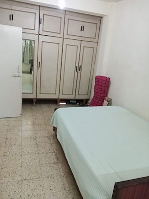 Bedroom in 2 BHK Apartment at Bandra West – for Rent