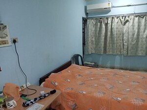 Room in 2 BHK Apartment at Bandra West – for Rent