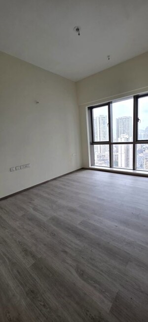 Room in 2 BHK Apartment at Sheth Auris Bliss, Malad West – for Sale