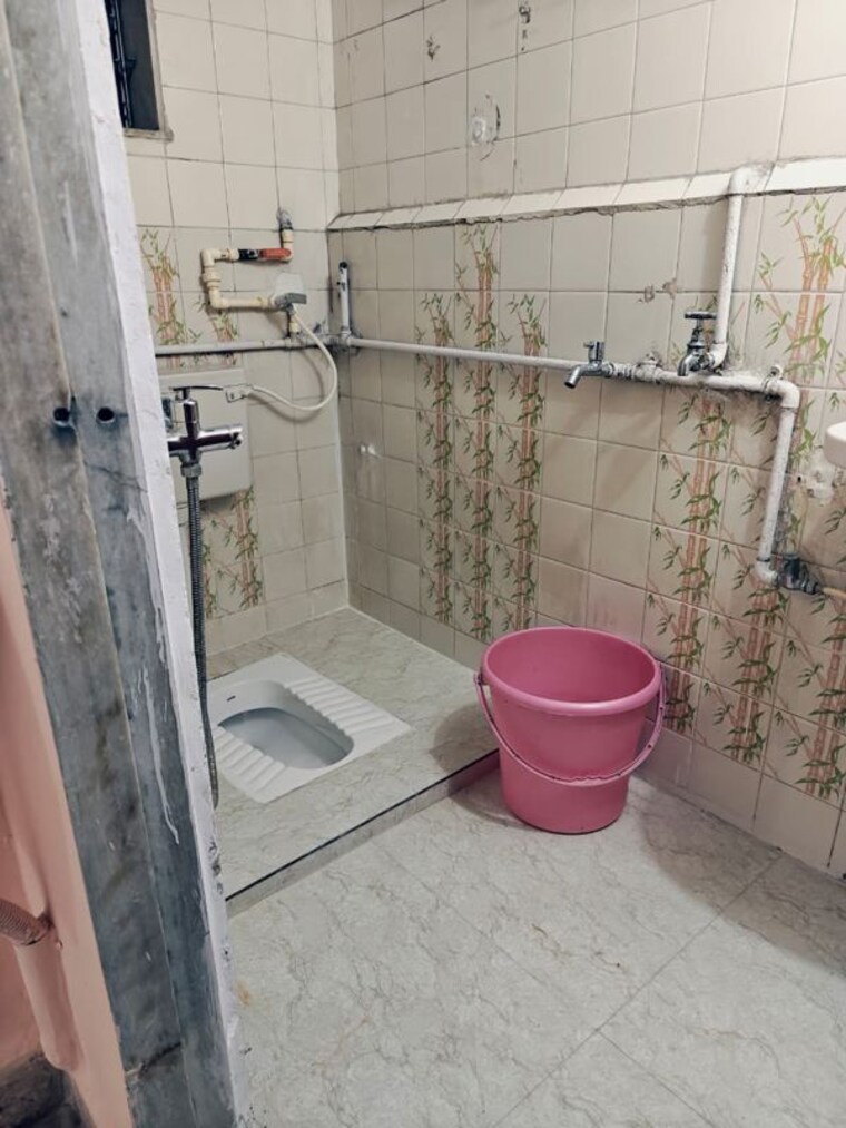 Bathroom, big-splash 2 Bedroom 700 Sq.Ft. Apartment In Vashi Sector 17 Navi Mumbai 10668532