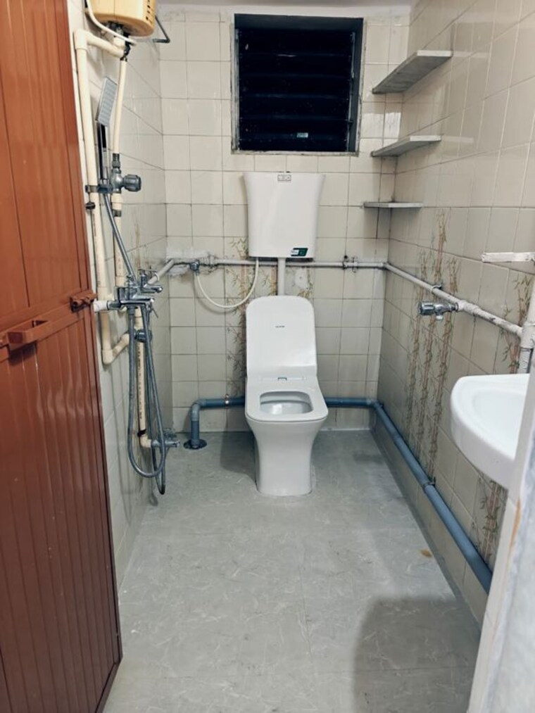 Bathroom, big-splash 2 Bedroom 700 Sq.Ft. Apartment In Vashi Sector 17 Navi Mumbai 10668532