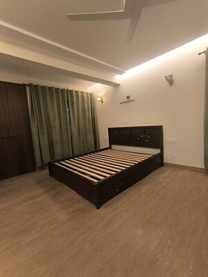 Bedroom in 3 BHK Apartment at Prithviraj Road – for Rent