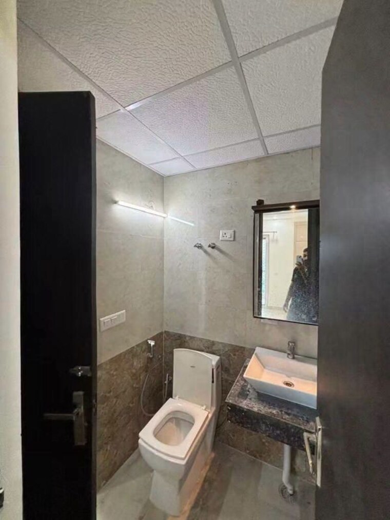 Bathroom, amrapali-terrace-homes 2.5 Bedroom 990 Sq.Ft. Apartment In Tech Zone 4 Greater Noida Greater Noida 10668558
