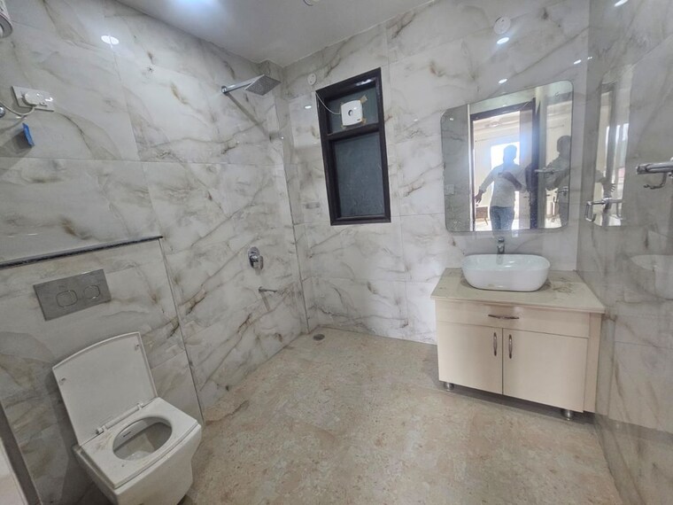 Bathroom, sector 57 3 Bedroom 1750 Sq.Ft. Builder Floor In Sector 57 Gurgaon 10668584