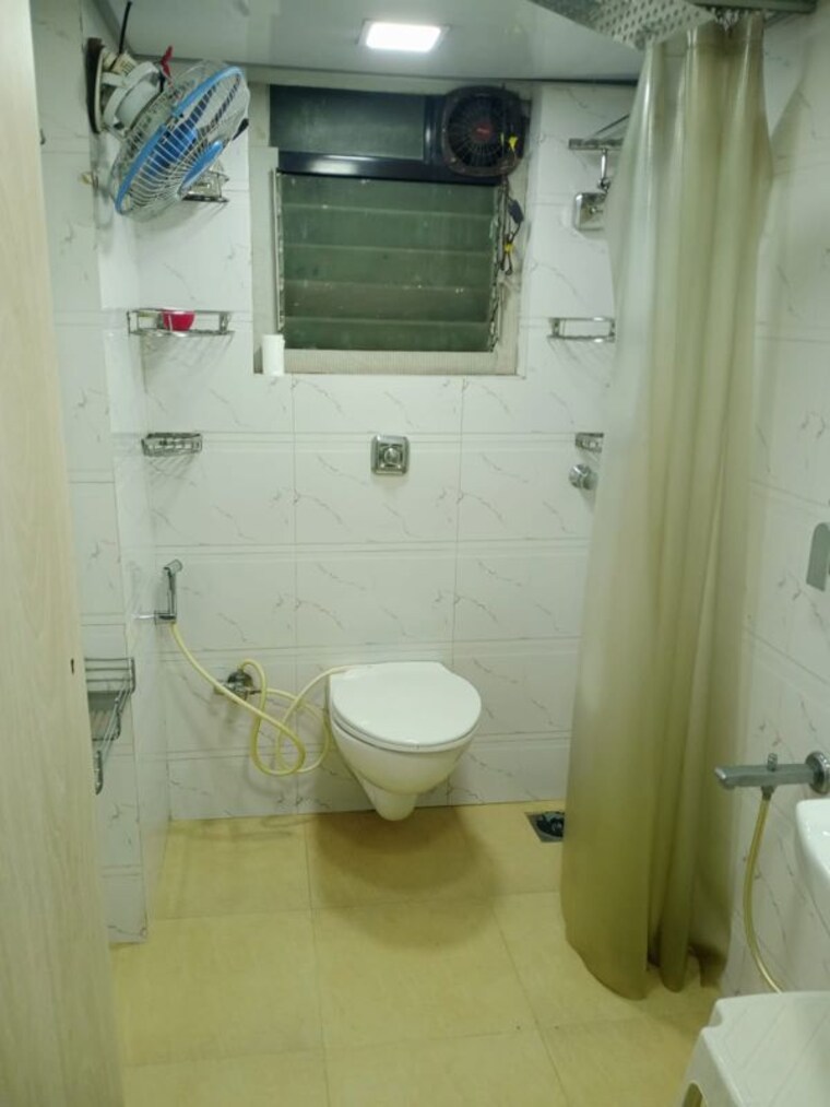 Bathroom, sneha-sadan-apartment 1 Bedroom 400 Sq.Ft. Apartment In Colaba Mumbai 10668605