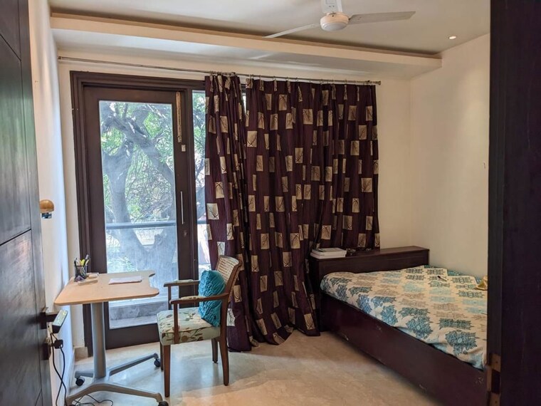 Room, kalkaji 3 Bedroom 900 Sq.Ft. Builder Floor In Kalkaji Delhi 10668629