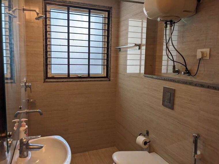 Bathroom, kalkaji 3 Bedroom 900 Sq.Ft. Builder Floor In Kalkaji Delhi 10668629