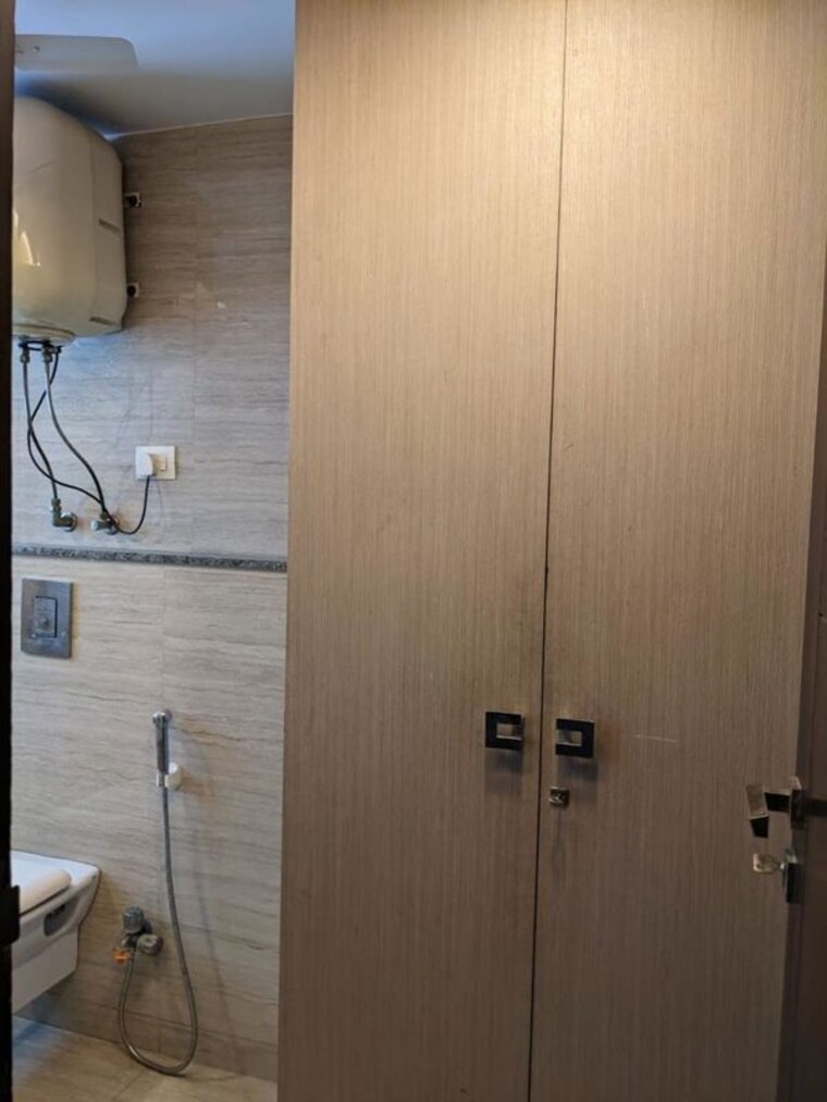 Bathroom, kalkaji 3 Bedroom 900 Sq.Ft. Builder Floor In Kalkaji Delhi 10668629