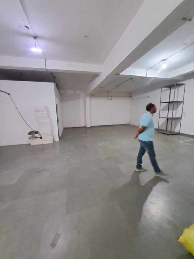  Parking, sector 63 Commercial Office Space 2500 Sq.Ft. In Sector 63 Noida 10668617