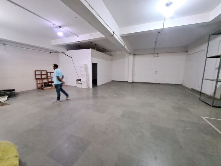  Parking, sector 63 Commercial Office Space 2500 Sq.Ft. In Sector 63 Noida 10668617