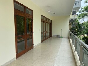 Room in 4 BHK Apartment at Greater Kailash I – for Rent
