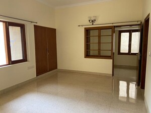 Room in 4 BHK Apartment at Greater Kailash I – for Rent