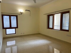 Room in 4 BHK Apartment at Greater Kailash I – for Rent