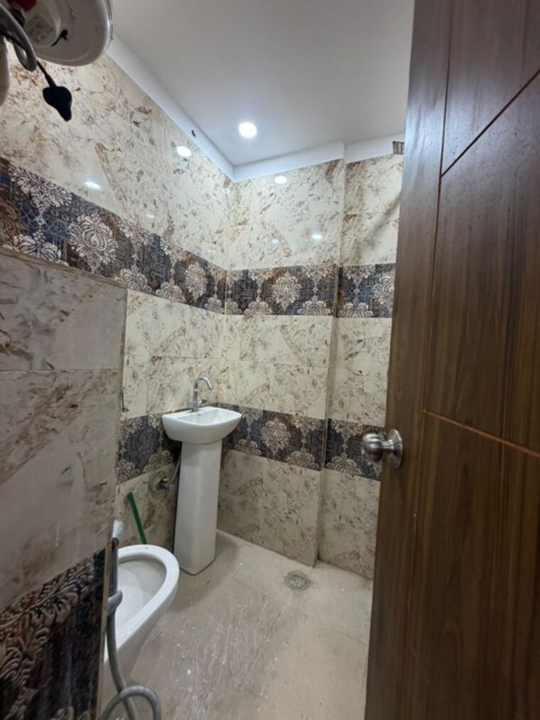 Washroom, chattarpur 2 Bedroom 850 Sq.Ft. Builder Floor In Chattarpur Delhi 10668678