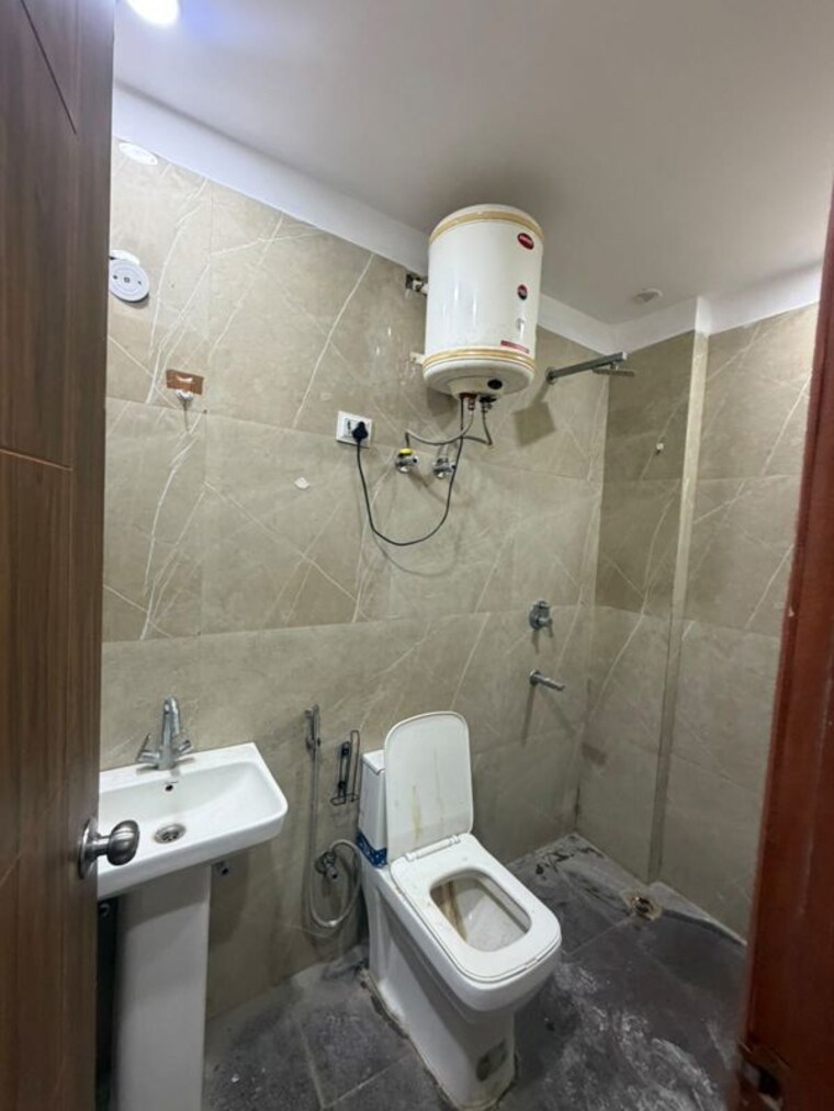 Bathroom, chattarpur 2 Bedroom 850 Sq.Ft. Builder Floor In Chattarpur Delhi 10668678