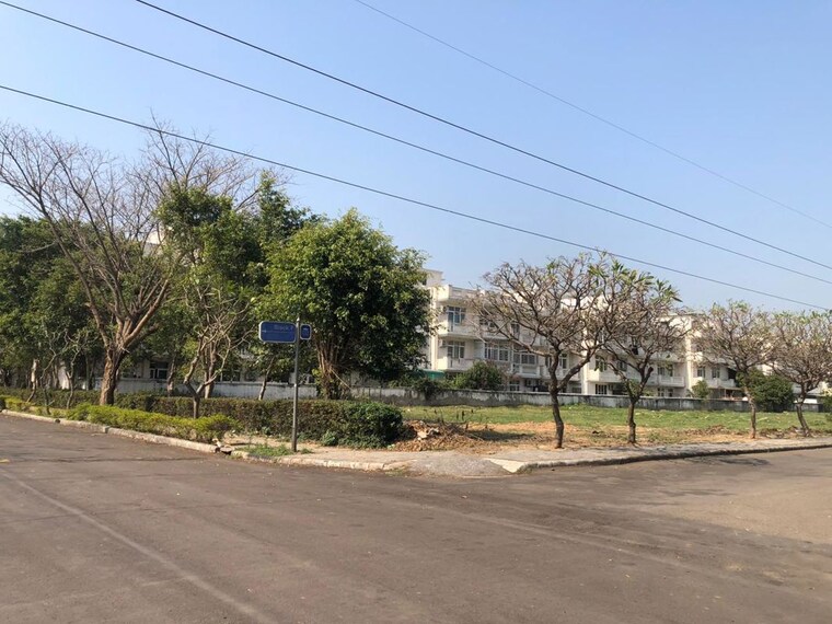 undefined, dlf-central-square  350 Sq.Yd. Plot In North Mullanpur Chandigarh 10666361