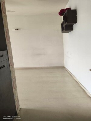 Room in 2 BHK Apartment at Lodha Aurum, Kanjurmarg East – for Rent