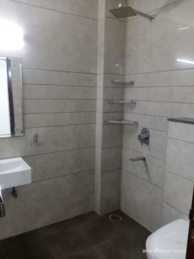 Bathroom, vasant kunj 4 Bedroom 2200 Sq.Ft. Apartment In Vasant Kunj Delhi 10668698