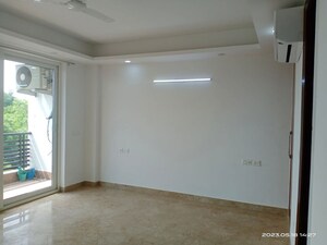 Room in 4 BHK Apartment at Vasant Kunj – for Rent