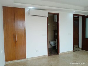 Room in 4 BHK Apartment at Vasant Kunj – for Rent