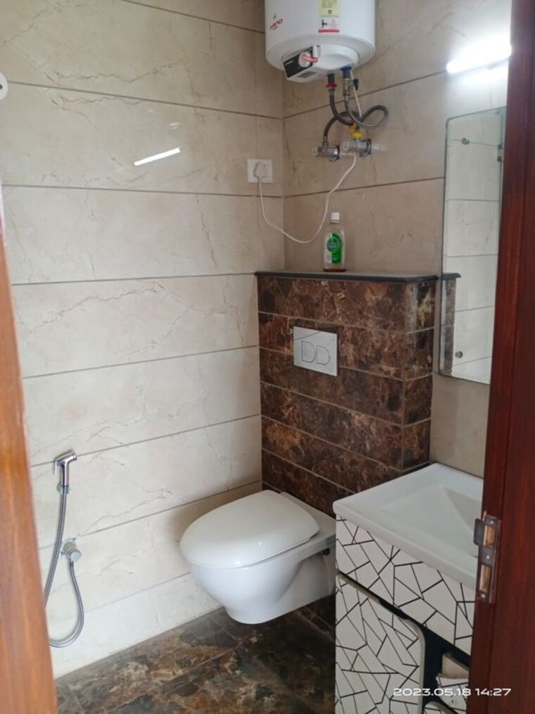 Bathroom, vasant kunj 4 Bedroom 2200 Sq.Ft. Apartment In Vasant Kunj Delhi 10668698