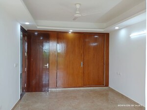 Room in 4 BHK Apartment at Vasant Kunj – for Rent