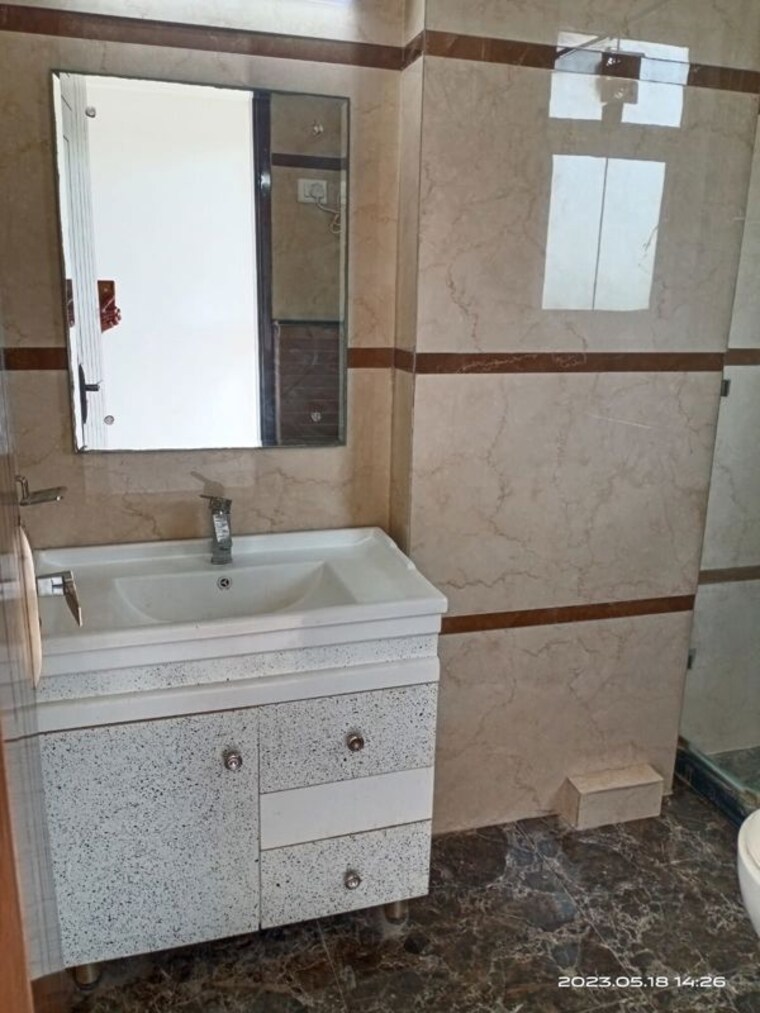 Bathroom, vasant kunj 4 Bedroom 2200 Sq.Ft. Apartment In Vasant Kunj Delhi 10668698