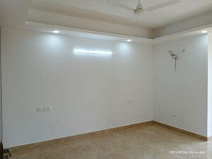 Room in 4 BHK Apartment at Vasant Kunj – for Rent
