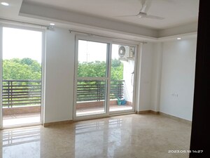 Room in 4 BHK Apartment at Vasant Kunj – for Rent
