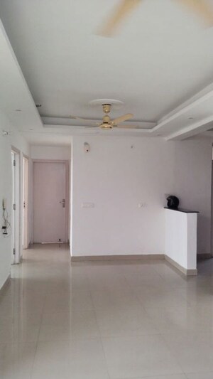 Room in 3 BHK Apartment at Gulshan Bellina, Sector 16 Greater Noida – for Rent