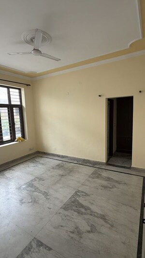 Room in 2 BHK Builder Floor at Sector 15 ii – for Rent