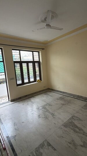 Room in 2 BHK Builder Floor at Sector 15 ii – for Rent