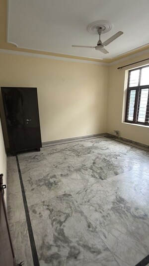 Room in 2 BHK Builder Floor at Sector 15 ii – for Rent