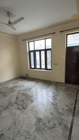 Room in 2 BHK Builder Floor at Sector 15 ii – for Rent