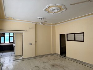 Room in 2 BHK Builder Floor at Sector 15 ii – for Rent
