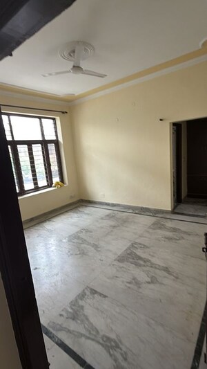 Room in 2 BHK Builder Floor at Sector 15 ii – for Rent