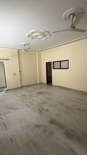 Room in 2 BHK Builder Floor at Sector 15 ii – for Rent