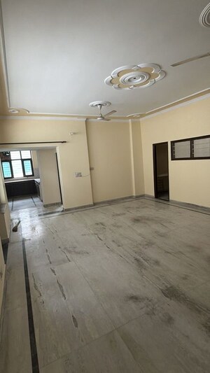 Room in 2 BHK Builder Floor at Sector 15 ii – for Rent
