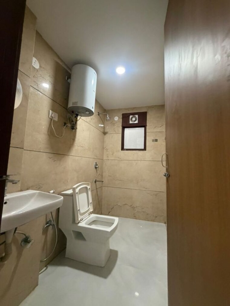 Bathroom, chattarpur 2 Bedroom 850 Sq.Ft. Builder Floor In Chattarpur Delhi 10668713