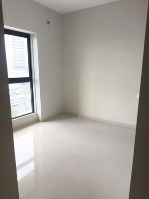 Room in 2 BHK Apartment at Sugee Sea Krest, Worli – for Rent