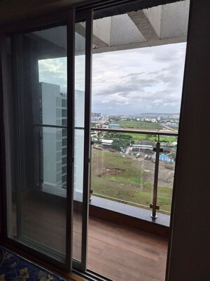 Room in 2 BHK Apartment at Gera Planet Of Joy, Kharadi – for Rent