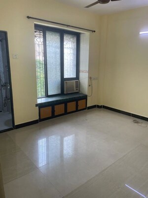 Room in 2 BHK Apartment at Big Splash, Vashi Sector 17 – for Rent