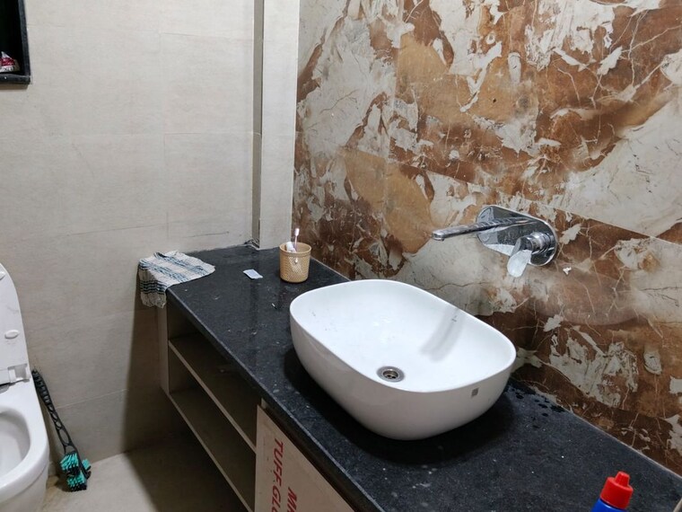 Bathroom, hero-homes-gurgaon 3 Bedroom 1689 Sq.Ft. Apartment In Sector 104 Gurgaon 10668766