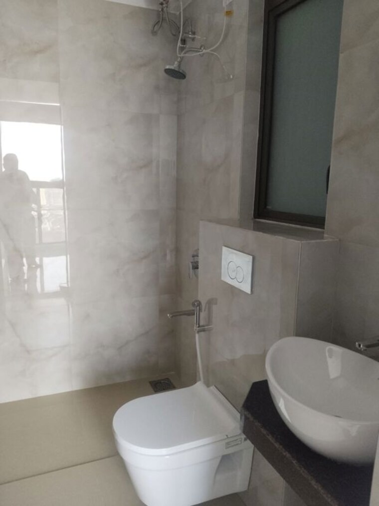 Bathroom, piramal-vaikunth-a-class-homes 2 Bedroom 708 Sq.Ft. Apartment In Balkum Pada Thane 10668772