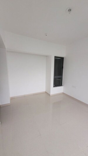 Room in 2 BHK Apartment at Piramal Vaikunth A Class Homes, Balkum Pada – for Rent