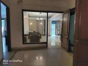 Room in 6 BHK Villa at Ansal Sushant Lok I, Sector 43 – for Rent