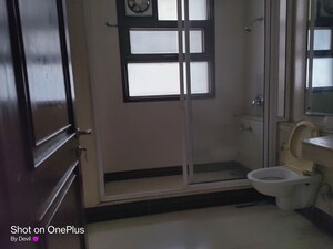 Room in 6 BHK Villa at Ansal Sushant Lok I, Sector 43 – for Rent