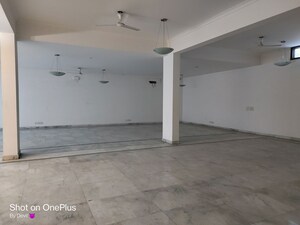 Room in 6 BHK Villa at Ansal Sushant Lok I, Sector 43 – for Rent