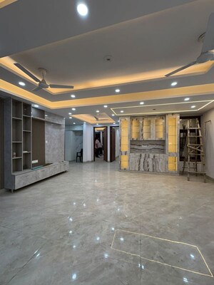 Parking in 4 BHK Apartment at Saket – for Rent